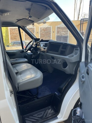Ford Transit-14