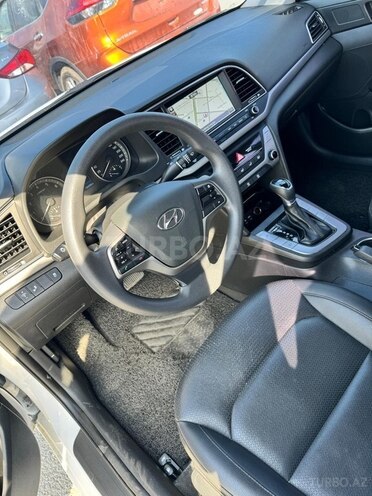 Hyundai Avante 2017, 180,000 km - 1.6 l - Bakı