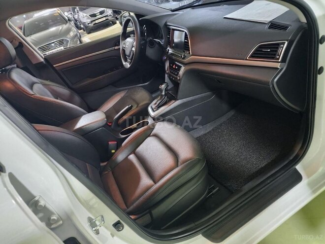 Hyundai Avante 2017, 180,000 km - 1.6 l - Bakı