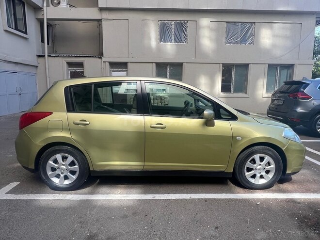 Nissan Tiida-5