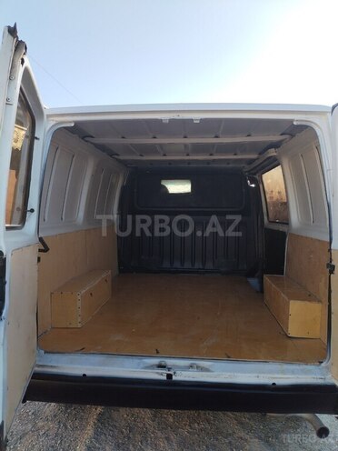 Ford Transit 2000, 500,958 km - 2.5 л - Salyan