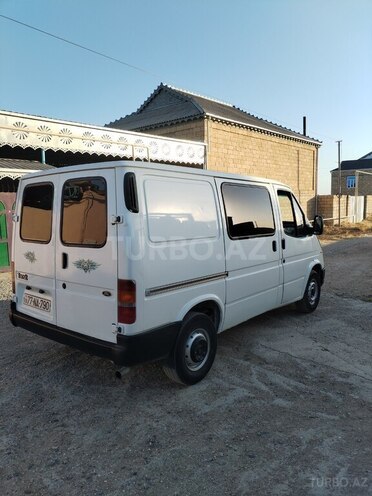 Ford Transit 2000, 500,958 km - 2.5 л - Salyan