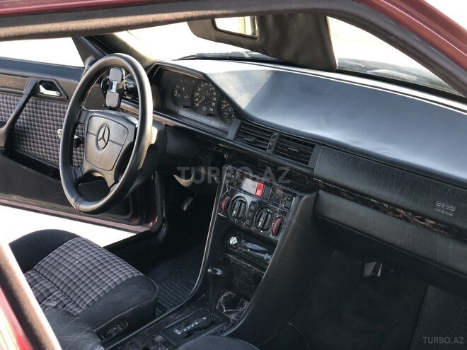 Mercedes E 220 1993, 580,000 km - 2.2 l - Bakı