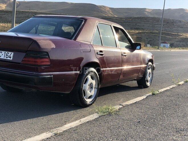 Mercedes E 220 1993, 580,000 km - 2.2 l - Bakı