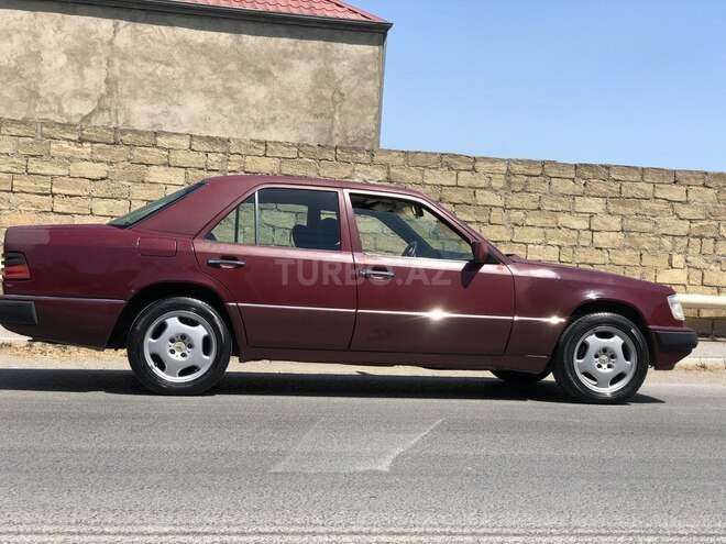Mercedes E 220 1993, 580,000 km - 2.2 l - Bakı