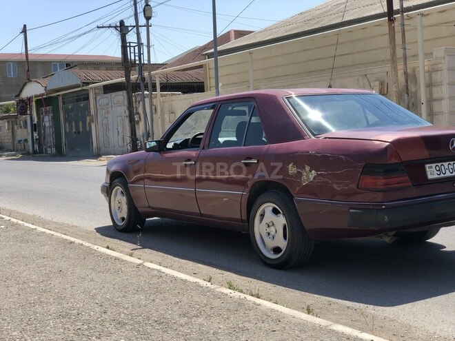 Mercedes E 220 1993, 580,000 km - 2.2 l - Bakı