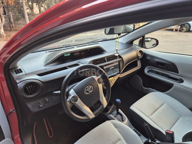 Toyota Prius C 2012, 220,000 km - 1.5 l - Bakı