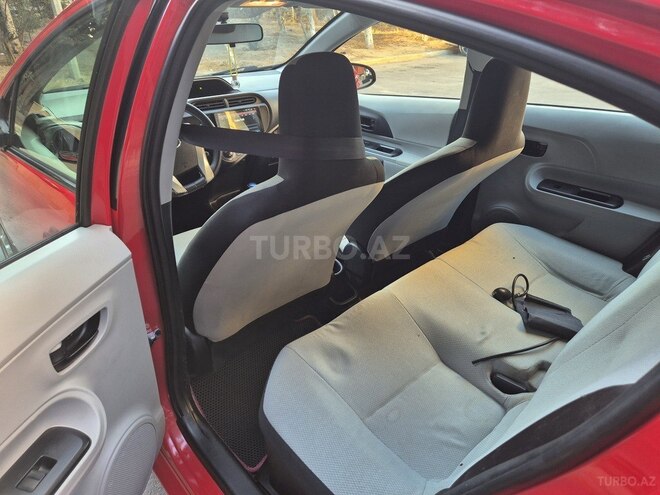 Toyota Prius C 2012, 220,000 km - 1.5 l - Bakı