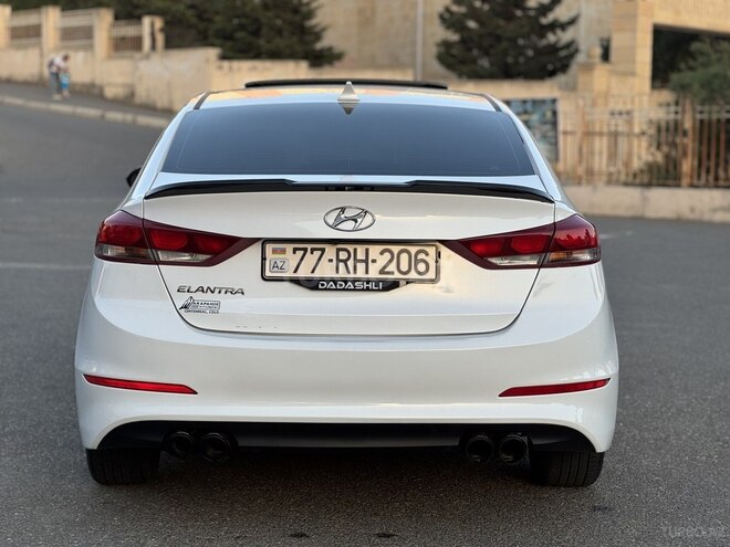 Hyundai Elantra 2018, 110,240 km - 2.0 l - Bakı