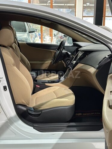 Hyundai Sonata-12