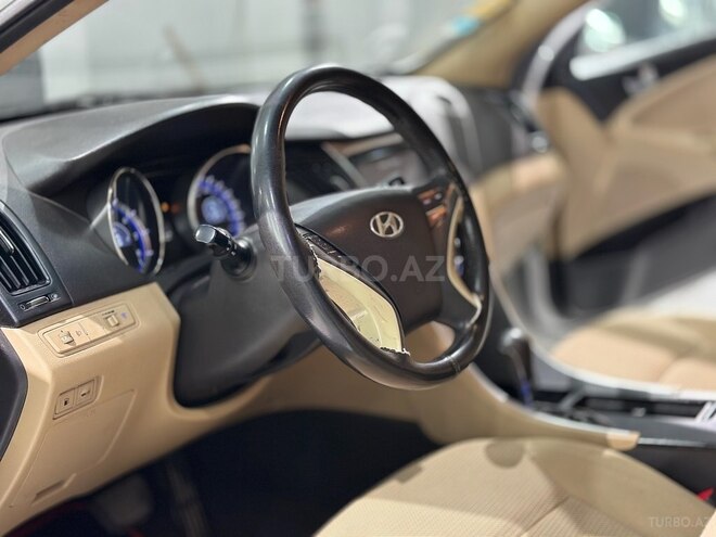 Hyundai Sonata-10