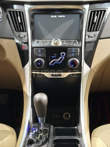 Hyundai Sonata-15