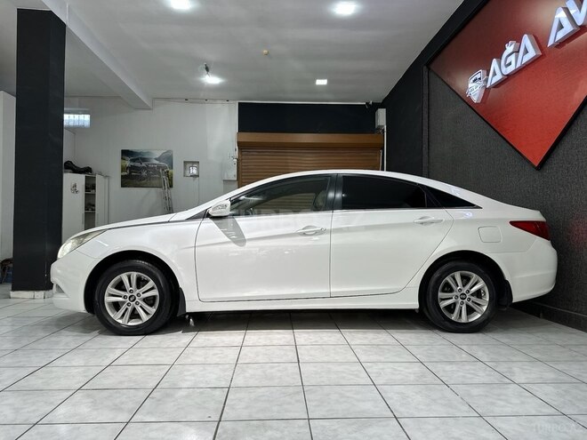 Hyundai Sonata-4