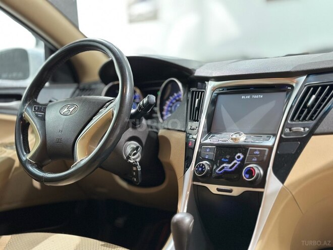 Hyundai Sonata-13