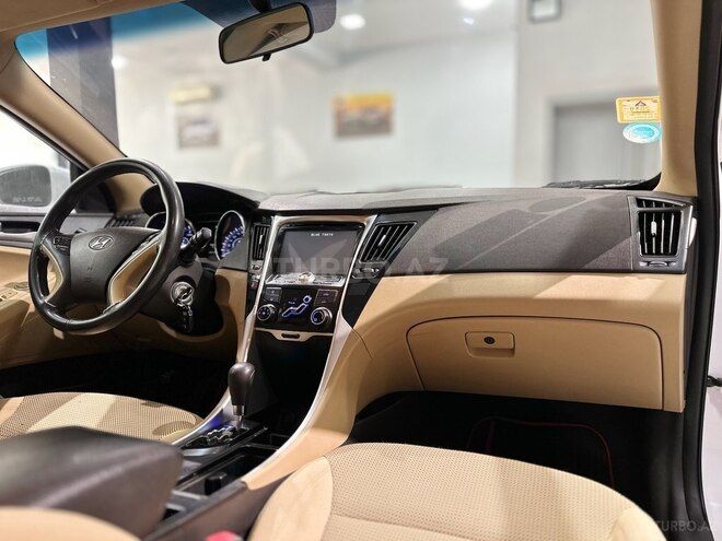 Hyundai Sonata-11