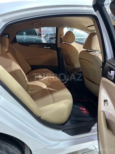 Hyundai Sonata-16