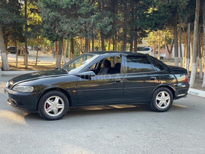 Opel Vectra 1996, 150,000 km - 1.6 l - Sumqayıt