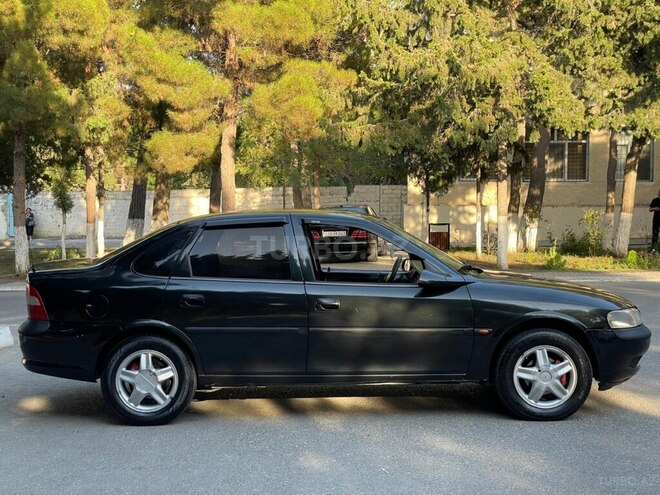 Opel Vectra 1996, 150,000 km - 1.6 l - Sumqayıt