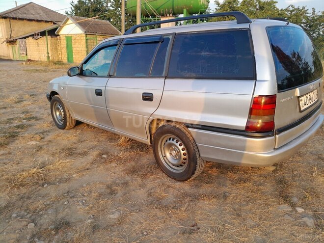 Opel Astra 1997, 477,904 km - 1.6 l - Quba