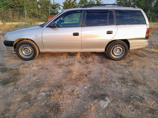 Opel Astra 1997, 477,904 km - 1.6 l - Quba