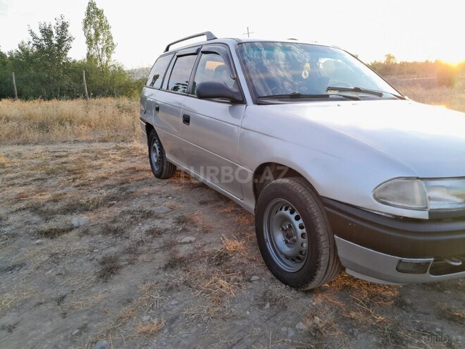 Opel Astra 1997, 477,904 km - 1.6 l - Quba