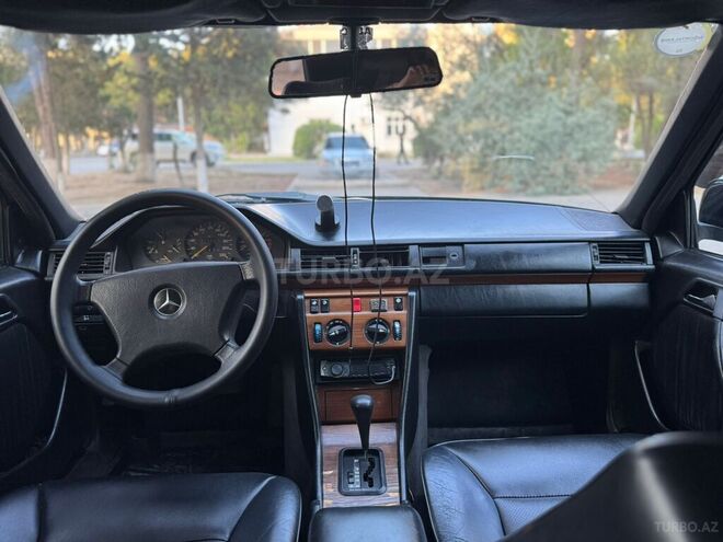 Mercedes E 230 1992, 324,000 km - 2.3 l - Sumqayıt