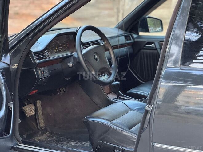 Mercedes E 230 1992, 324,000 km - 2.3 l - Sumqayıt
