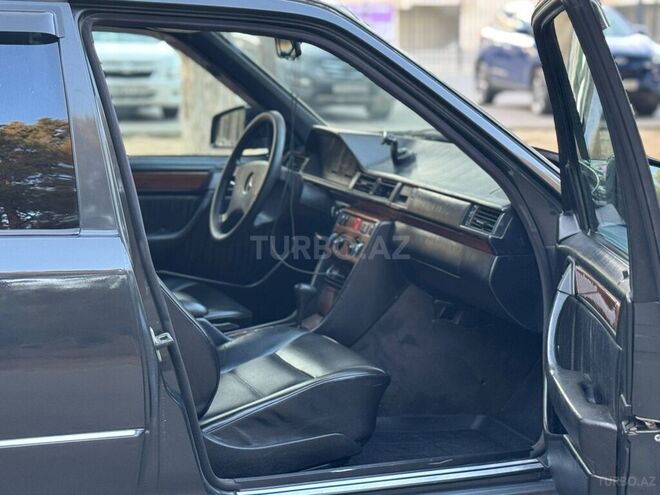 Mercedes E 230 1992, 324,000 km - 2.3 l - Sumqayıt