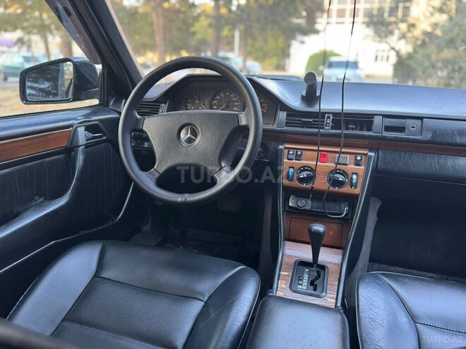 Mercedes E 230 1992, 324,000 km - 2.3 l - Sumqayıt