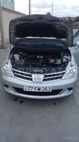 Nissan Tiida-1