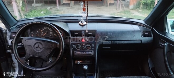Mercedes C 180 1998, 350,200 km - 1.8 l - Yevlax