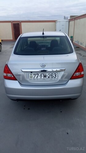 Nissan Tiida-4