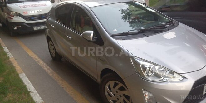 Toyota Aqua 2015, 186,000 km - 1.5 l - Bakı