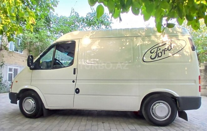 Ford Transit-12