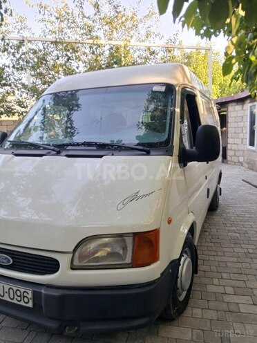 Ford Transit-9
