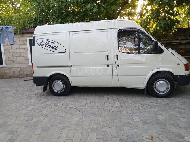 Ford Transit-13