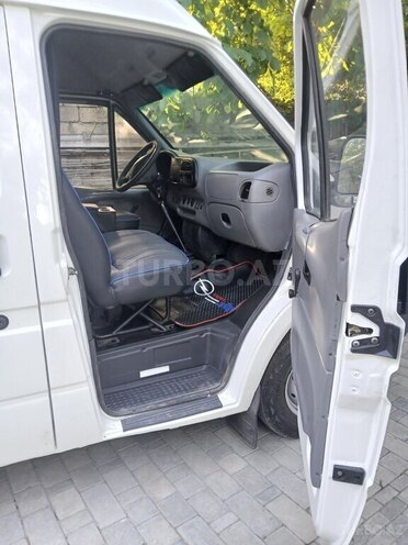Ford Transit-16