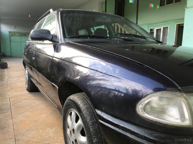 Opel Astra 1995, 300,000 km - 1.6 l - Şamaxı