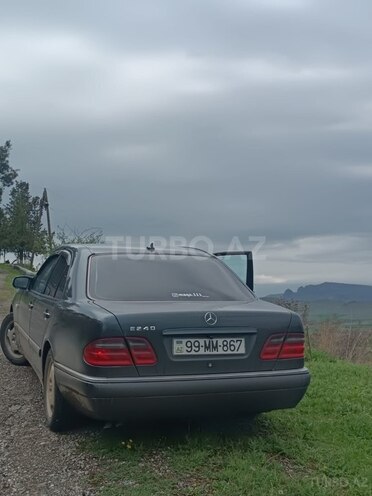 Mercedes E 240 1999, 388,000 km - 2.4 l - Qazax