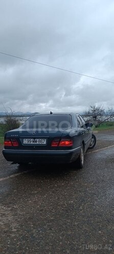 Mercedes E 240 1999, 388,000 km - 2.4 l - Qazax