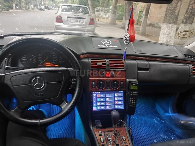 Mercedes E 240 1999, 388,000 km - 2.4 l - Qazax