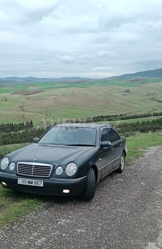 Mercedes E 240 1999, 388,000 km - 2.4 l - Qazax