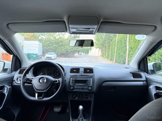 Volkswagen Polo 2018, 132,654 km - 1.6 л - Bakı