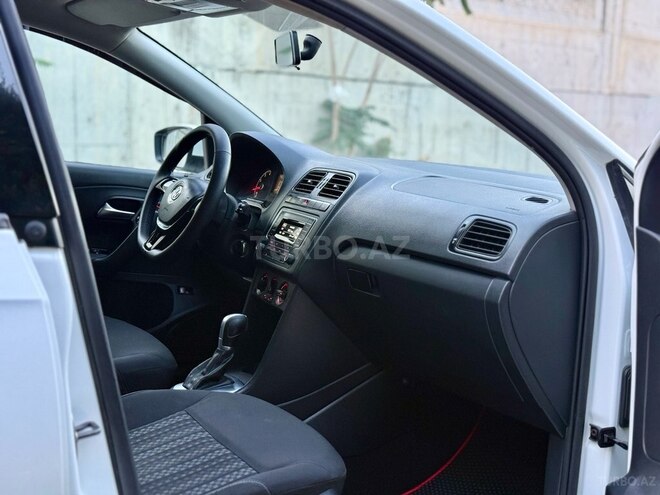 Volkswagen Polo 2018, 132,654 km - 1.6 л - Bakı