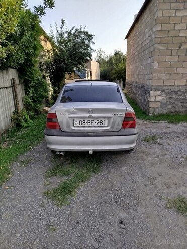 Opel Vectra 1997, 250,000 km - 2.5 l - Zaqatala