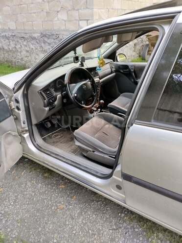 Opel Vectra 1997, 250,000 km - 2.5 l - Zaqatala