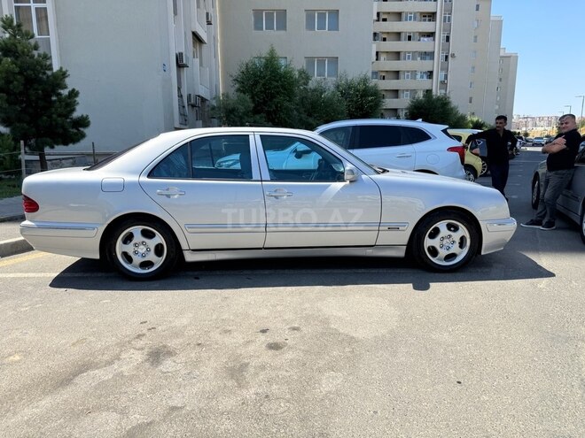 Mercedes E 220 d 2001, 329,946 km - 2.2 l - Bakı