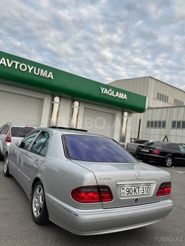 Mercedes E 220 d 2001, 329,946 km - 2.2 l - Bakı