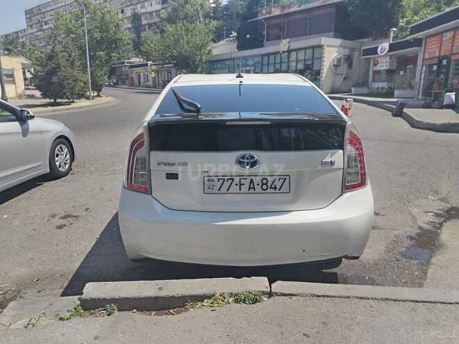 Toyota Prius-2