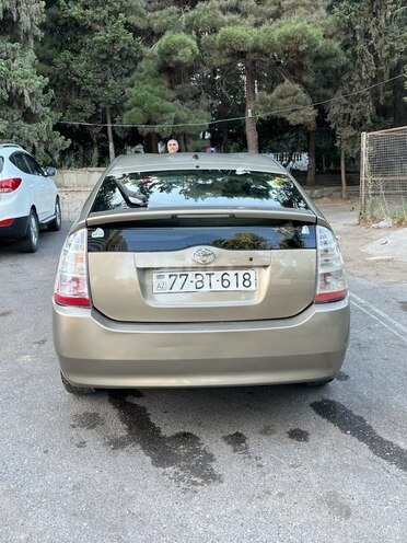Toyota Prius-5